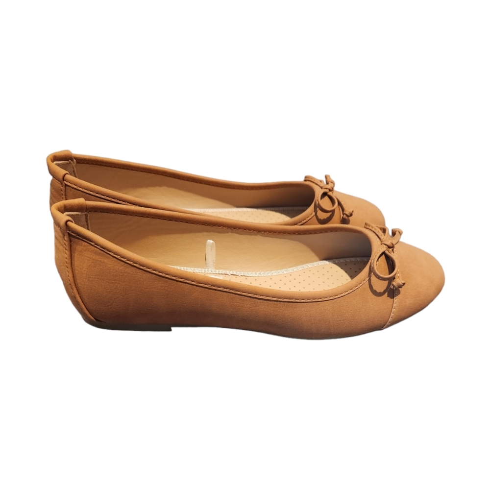 White Mountain Flats Size 7